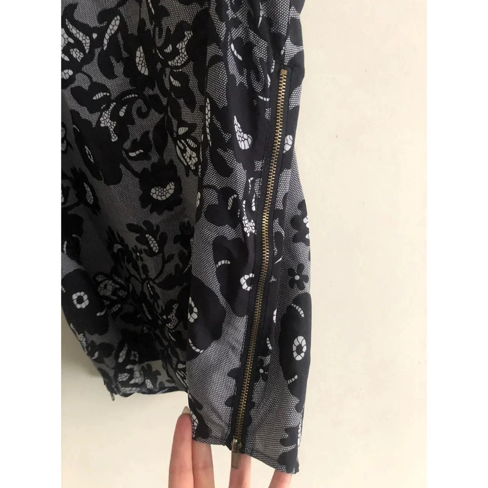 Women’s floral top Medium - Picture 2 of 5